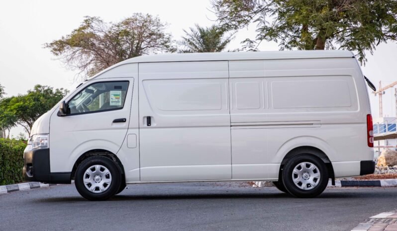 
								2026 Toyota Hiace Hi Roof 3-Seater Cargo Van 2.7L Petrol MT GLS RA full									