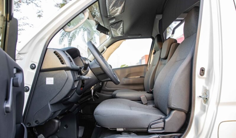 
								2026 Toyota Hiace Hi Roof 3-Seater Cargo Van 2.7L Petrol MT GLS RA full									