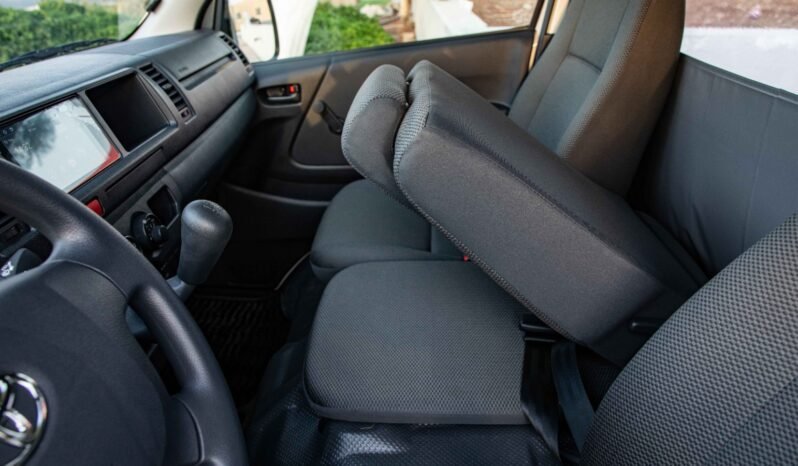 
								2026 Toyota Hiace Hi Roof 3-Seater Cargo Van 2.7L Petrol MT GLS RA full									