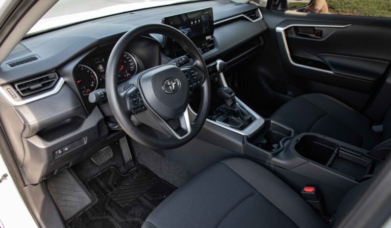
								2025 Toyota RAV4 LE 2.0L Basic Petrol full									