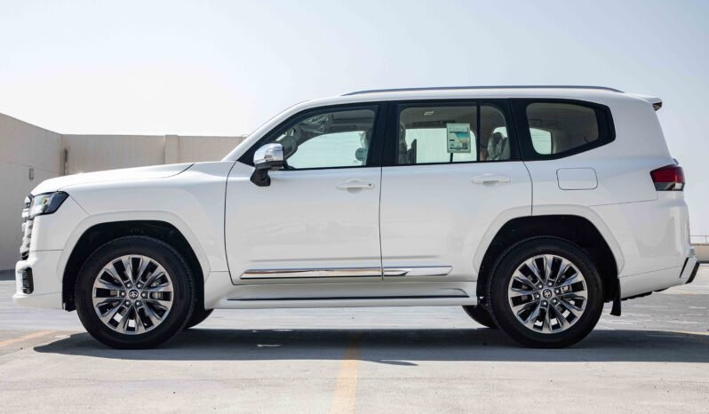
								2023 Toyota Land Cruiser GXR 3.5L TT full									