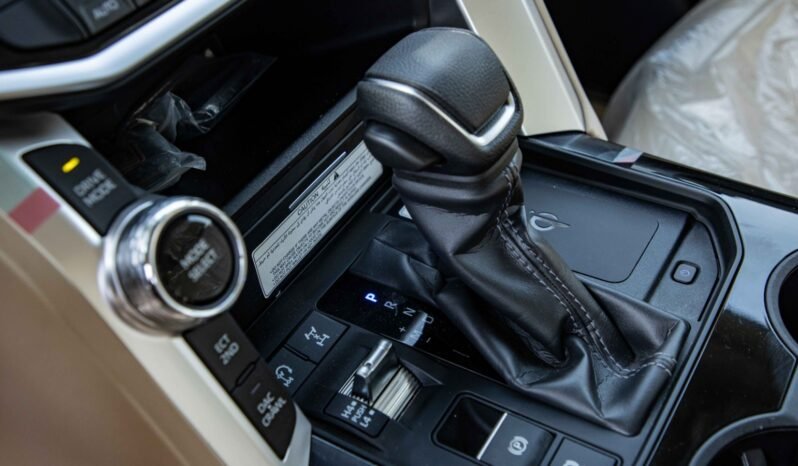 
								2023 Toyota Land Cruiser GXR 3.5L TT full									
