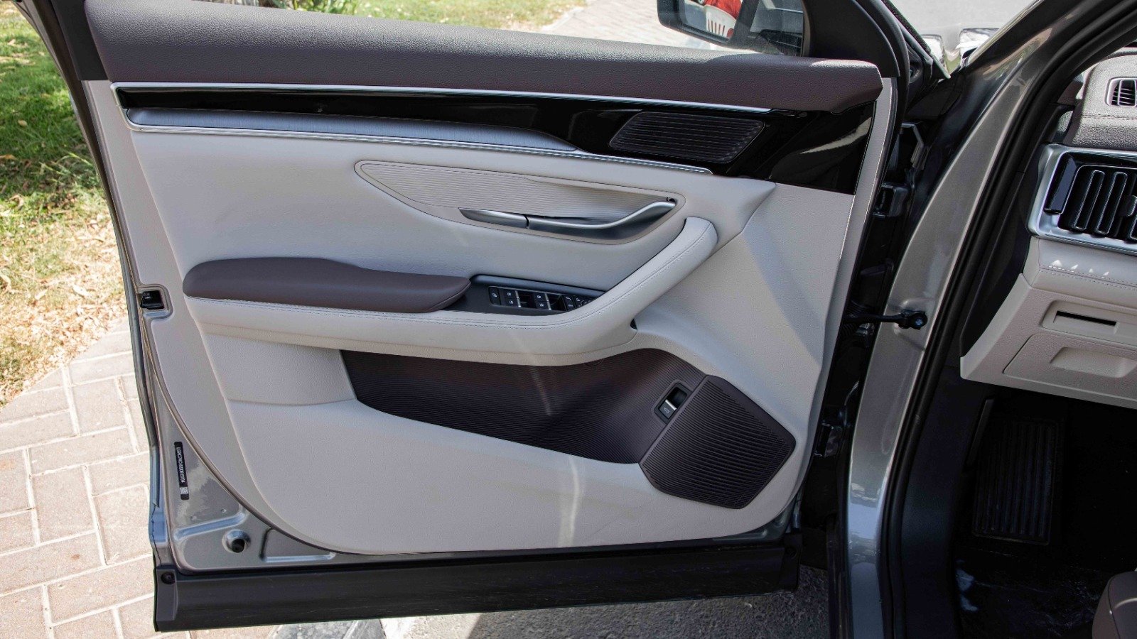 2025 BYD SONG PLUS DM-I 112KM INT. SMART DRIVE HONOR EDITION
