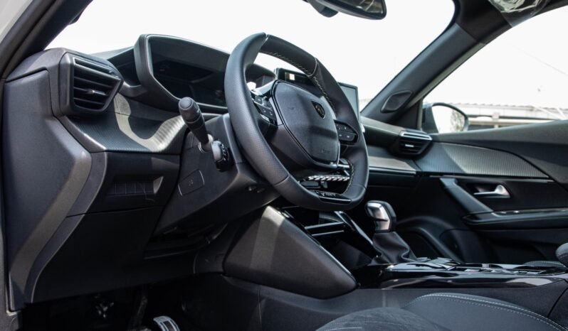 
								2026 Peugeot 2008 GT 1.2L FWD full									