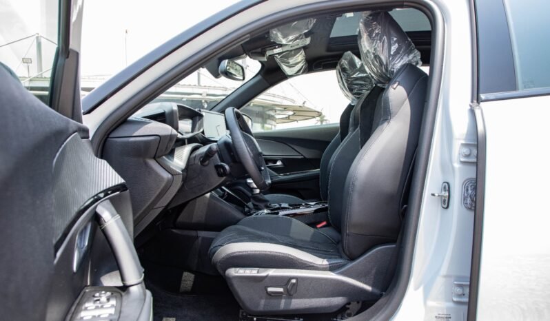 
								2026 Peugeot 2008 GT 1.2L FWD full									