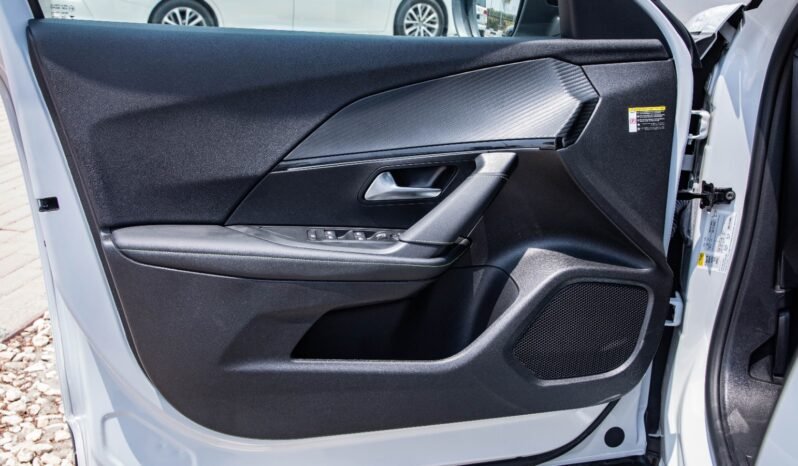 
								2026 Peugeot 2008 GT 1.2L FWD full									