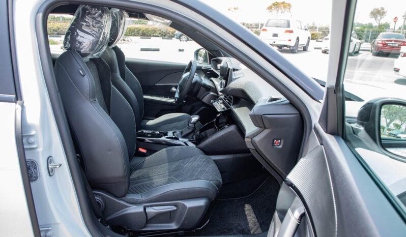 
								2026 Peugeot 2008 GT 1.2L FWD full									