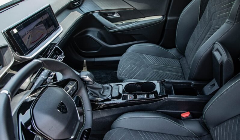 
								2026 Peugeot 2008 GT 1.2L FWD full									