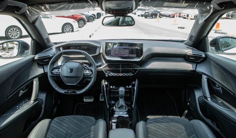 
								2026 Peugeot 2008 GT 1.2L FWD full									