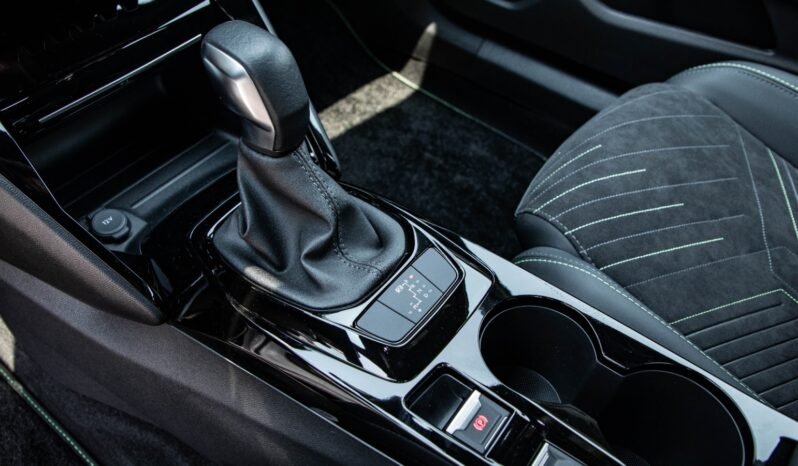 
								2026 Peugeot 2008 GT 1.2L FWD full									