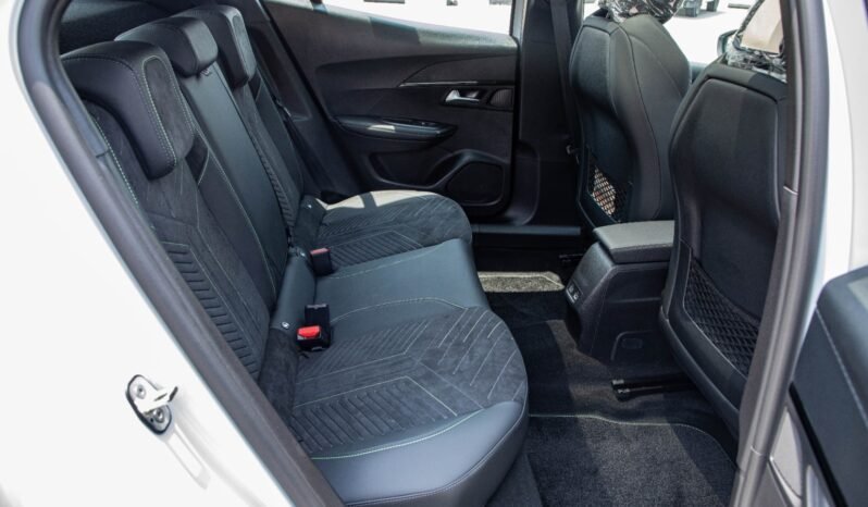 
								2026 Peugeot 2008 GT 1.2L FWD full									
