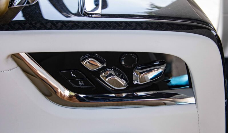 
								2025 Rolls-Royce Cullinan Black Badge full									