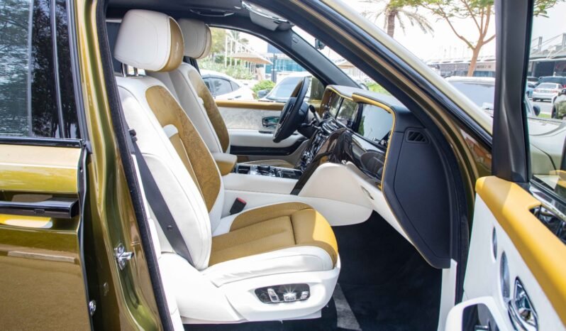 
								2025 Rolls-Royce Cullinan Black Badge full									