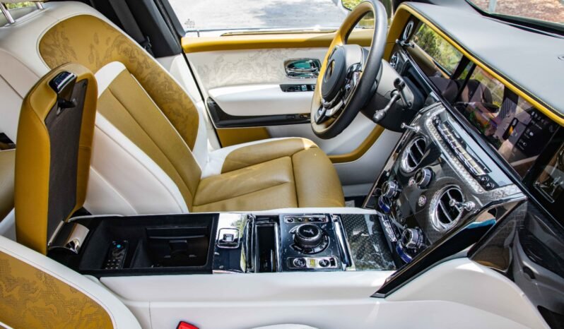 
								2025 Rolls-Royce Cullinan Black Badge full									