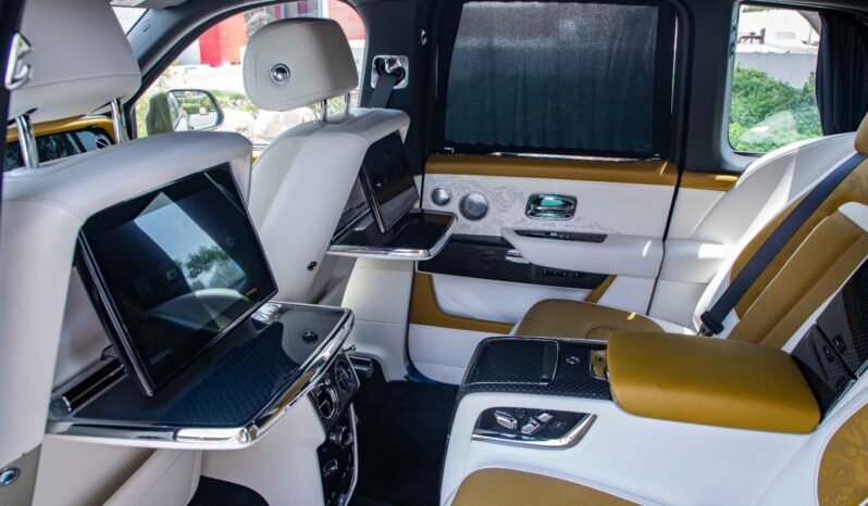
								2025 Rolls-Royce Cullinan Black Badge full									