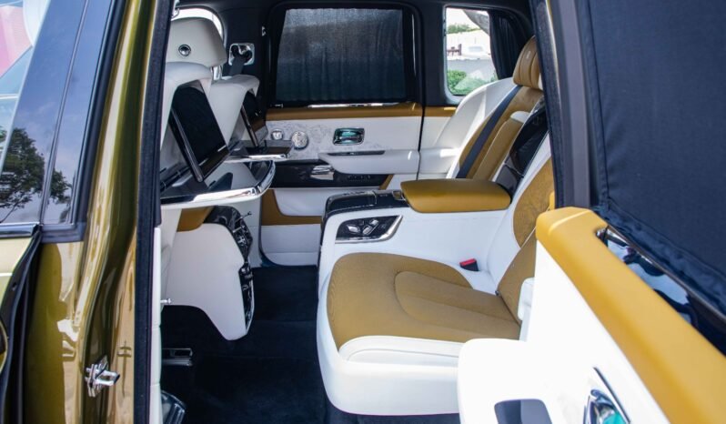 
								2025 Rolls-Royce Cullinan Black Badge full									