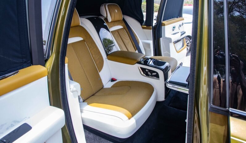 
								2025 Rolls-Royce Cullinan Black Badge full									