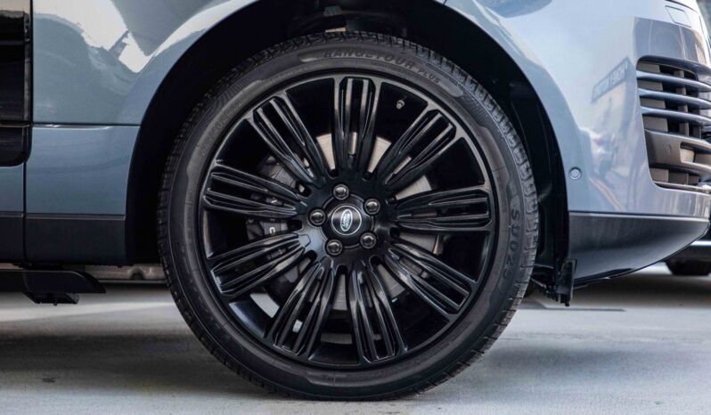
								2018 Land Rover Range Rover VOGUE full									