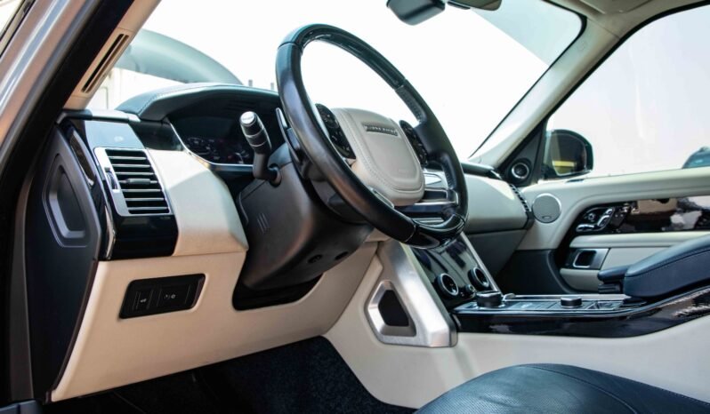 
								2018 Land Rover Range Rover VOGUE full									