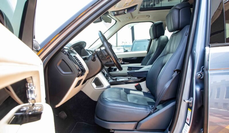 
								2018 Land Rover Range Rover VOGUE full									