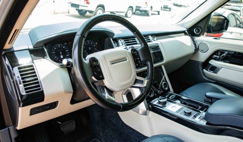 
								2018 Land Rover Range Rover VOGUE full									