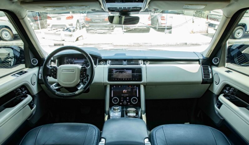 
								2018 Land Rover Range Rover VOGUE full									