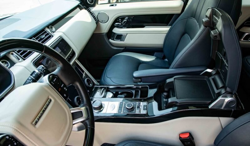 
								2018 Land Rover Range Rover VOGUE full									