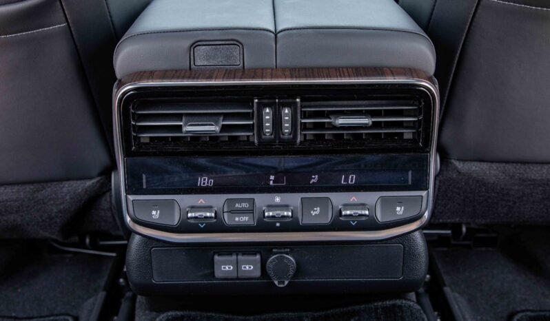
								2026 Toyota Land Cruiser VXR 4.0L A/T Petrol full									
